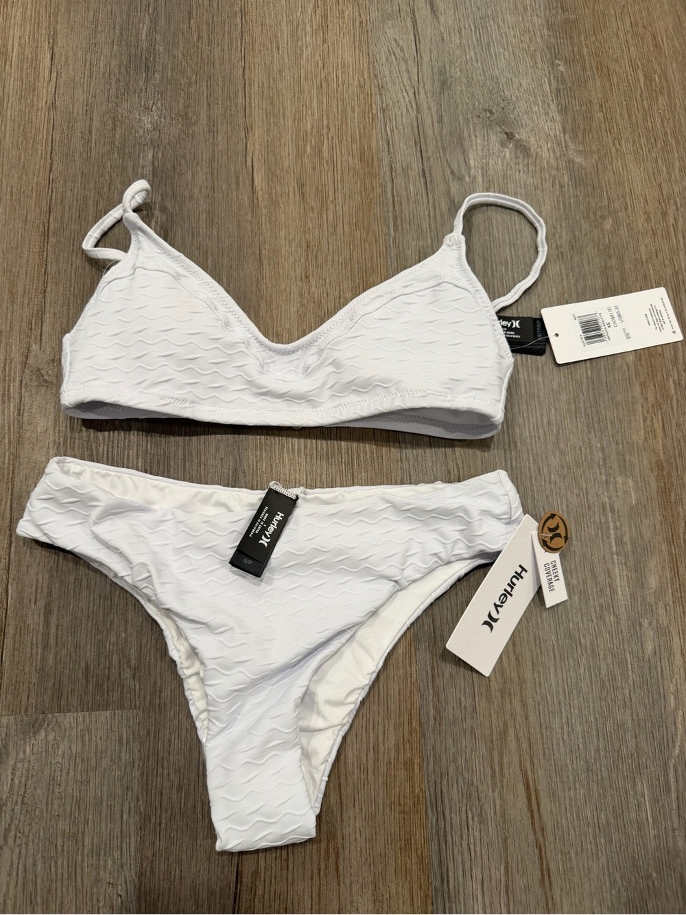 🤍 NWT Hurley White Textured Bikini Set – XS Top / Small Bottoms